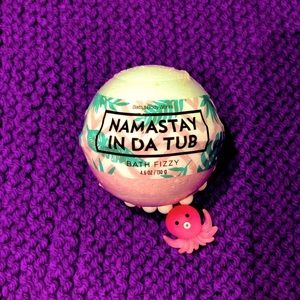 Bath & Body Works Namastay Bath Fizzy 🐳☔️🏝